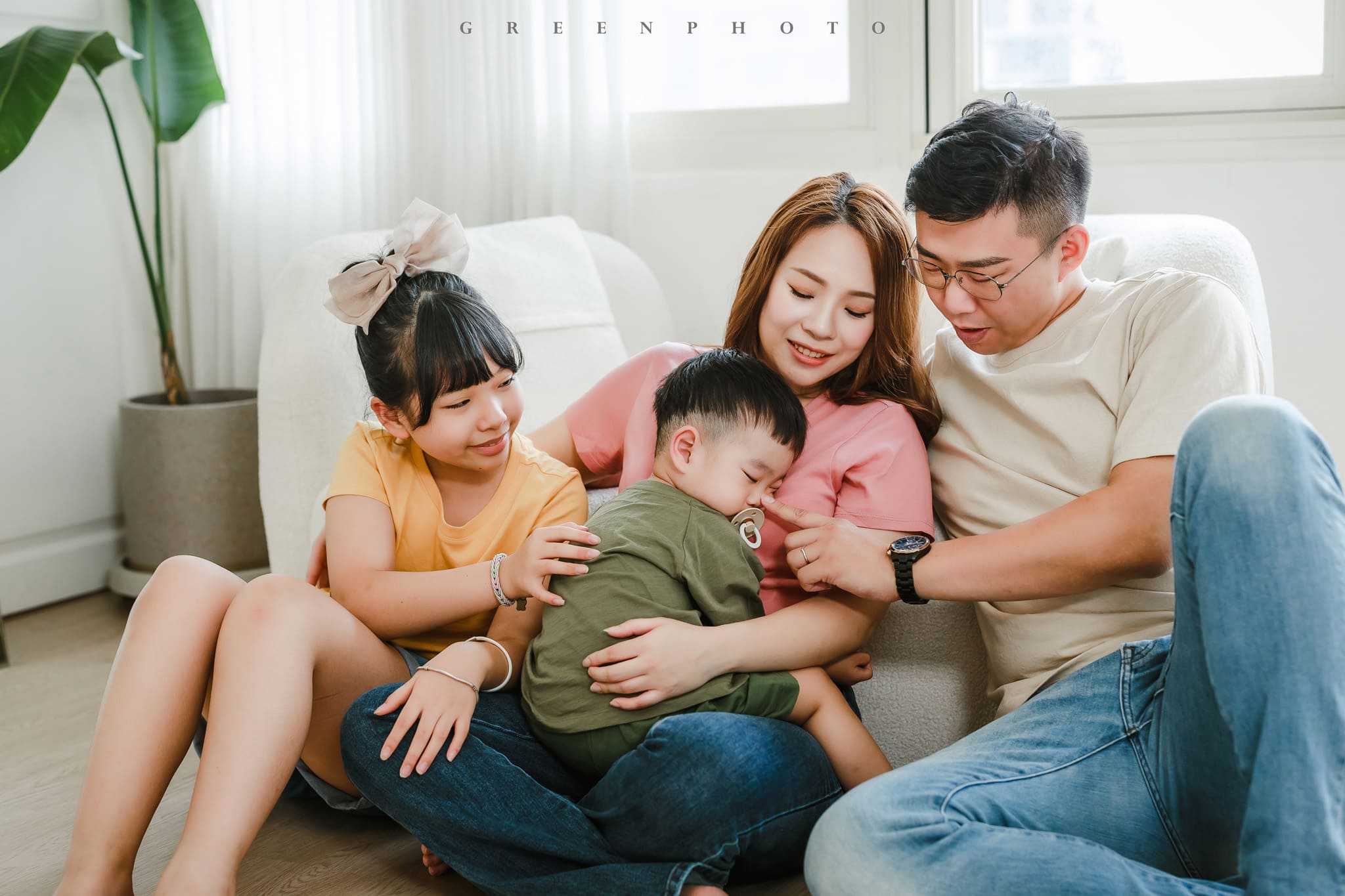 全家福照怎麼拍？6款全家福照片風格、拍攝費用、常見問題一覽！ - 綠攝影像